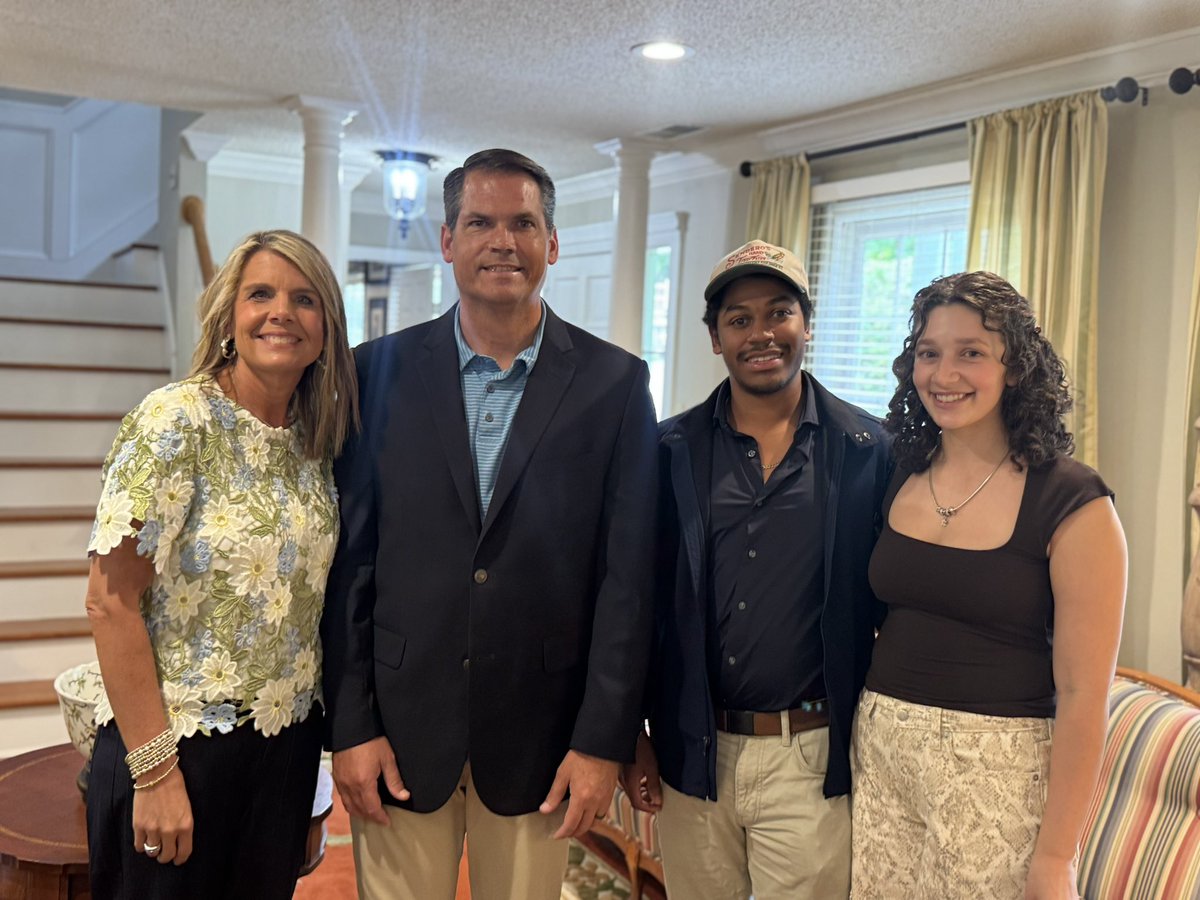 GeoffDuncanGA's tweet photo. Agriculture is the number one driver of our state’s economy, yet too many farmers – especially Black Farmers – are suffering under the weight of Trump’s chaotic and half-baked economic policy. 

Thank you to my friend Rev. Bo Barber for opening up your farm to us so we could have this important conversation!
