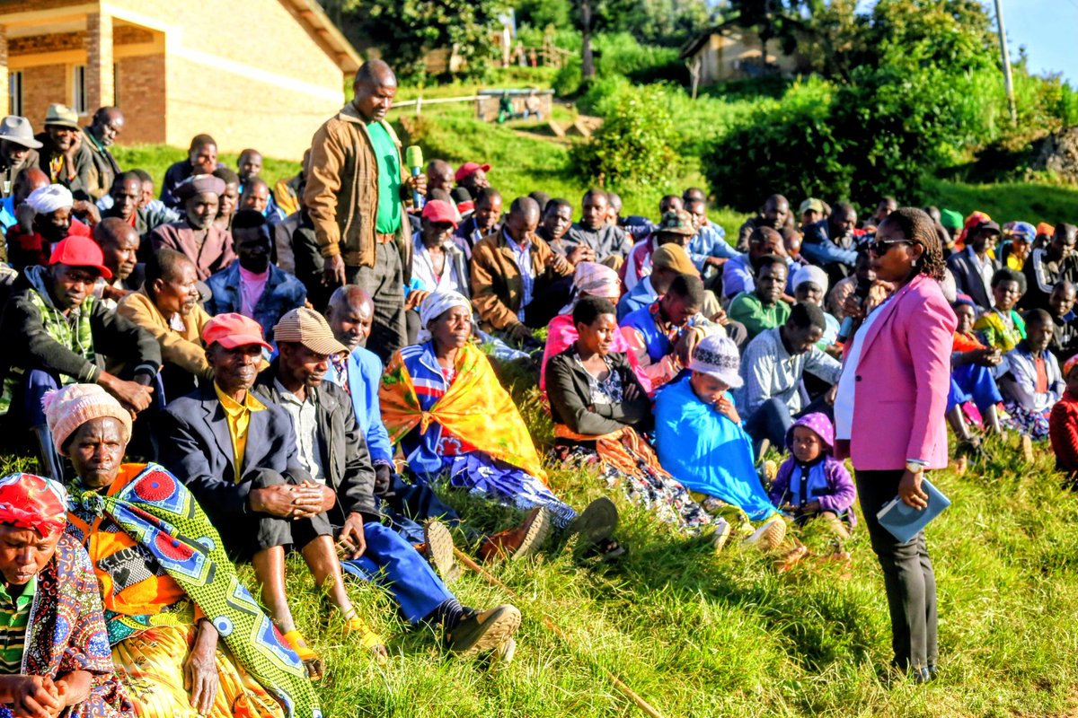 Muri gahunda ya #DuhariKuBwanyu , uyu munsi, Umuyobozi w'Akarere ...