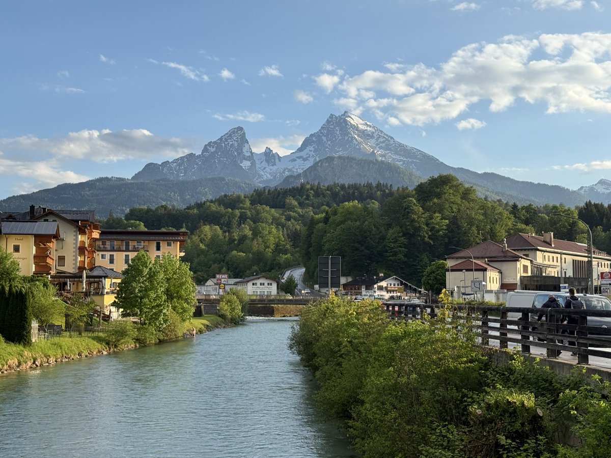 hic_src's tweet photo. Berchtesgadenというオーストリアの国境に近い町に行ってきた。(ザルツブルグより南なのにドイツというのが町田みたいで面白い)
自然豊かで綺麗な景色にひたすら癒された☺️ https://t.co/MkyZRdBwyD