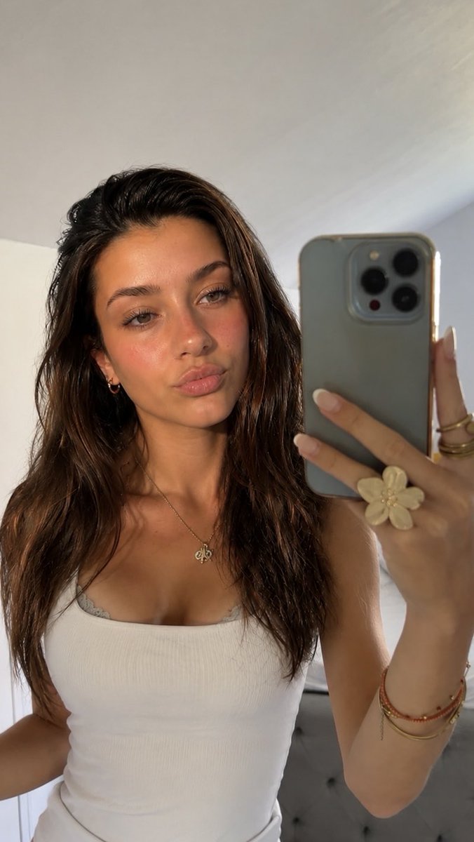 Ellie Loch tweet media