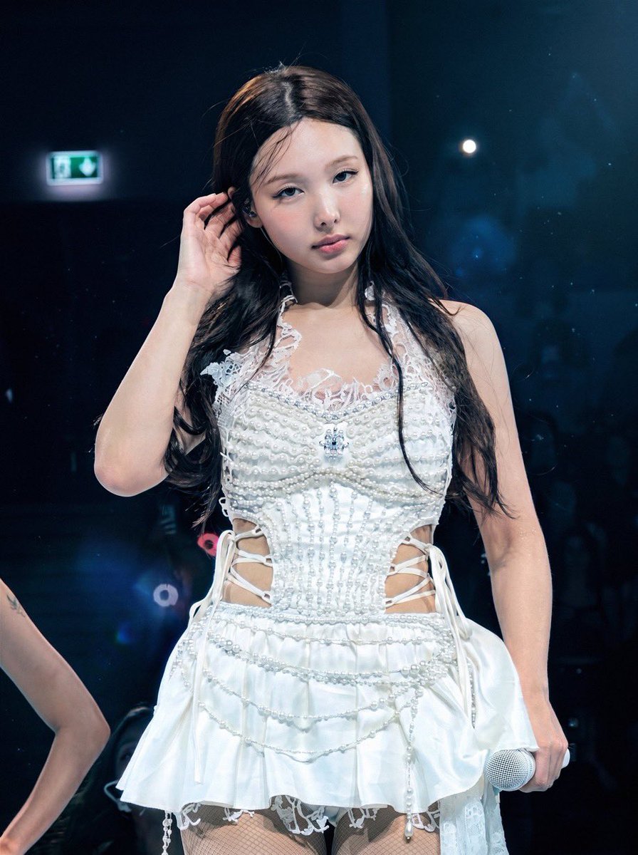 head nayeonator tweet media