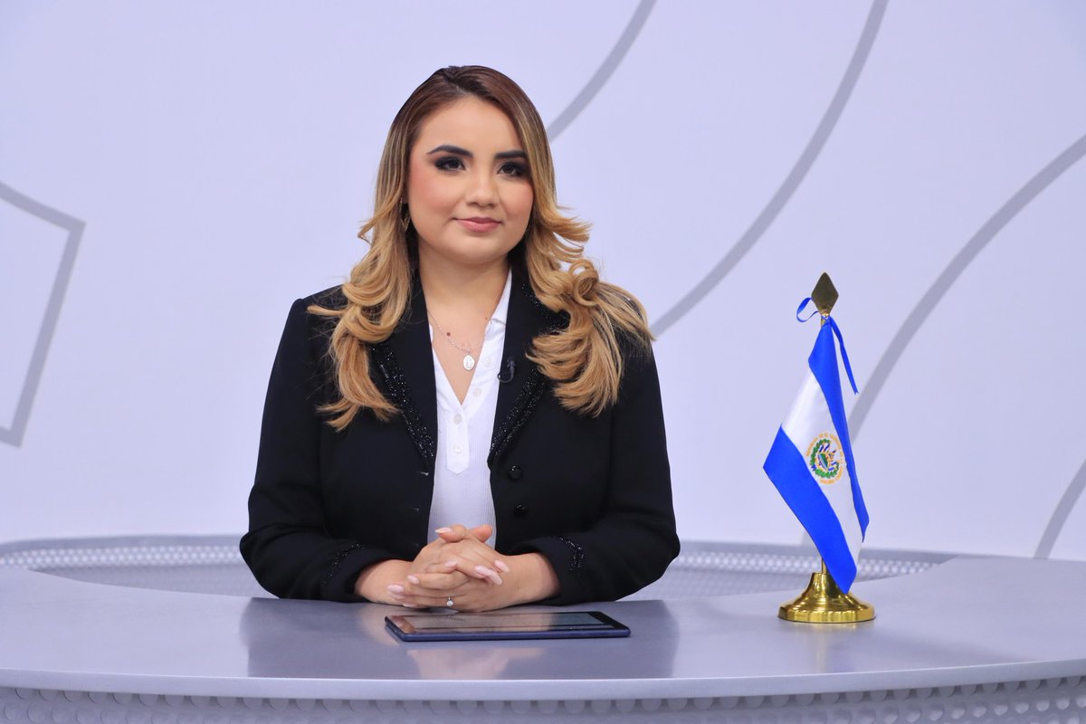 NoticieroSLV's tweet photo. Iniciamos una nueva jornada de noticias. Acompaña a @StephanieDCTV en la edición del mediodía e infórmate con los hechos ocurridos en las últimas horas. 

¡Estamos en vivo desde el Foro Alfa de @Canal10Sv! https://t.co/1UEEmoCS5y