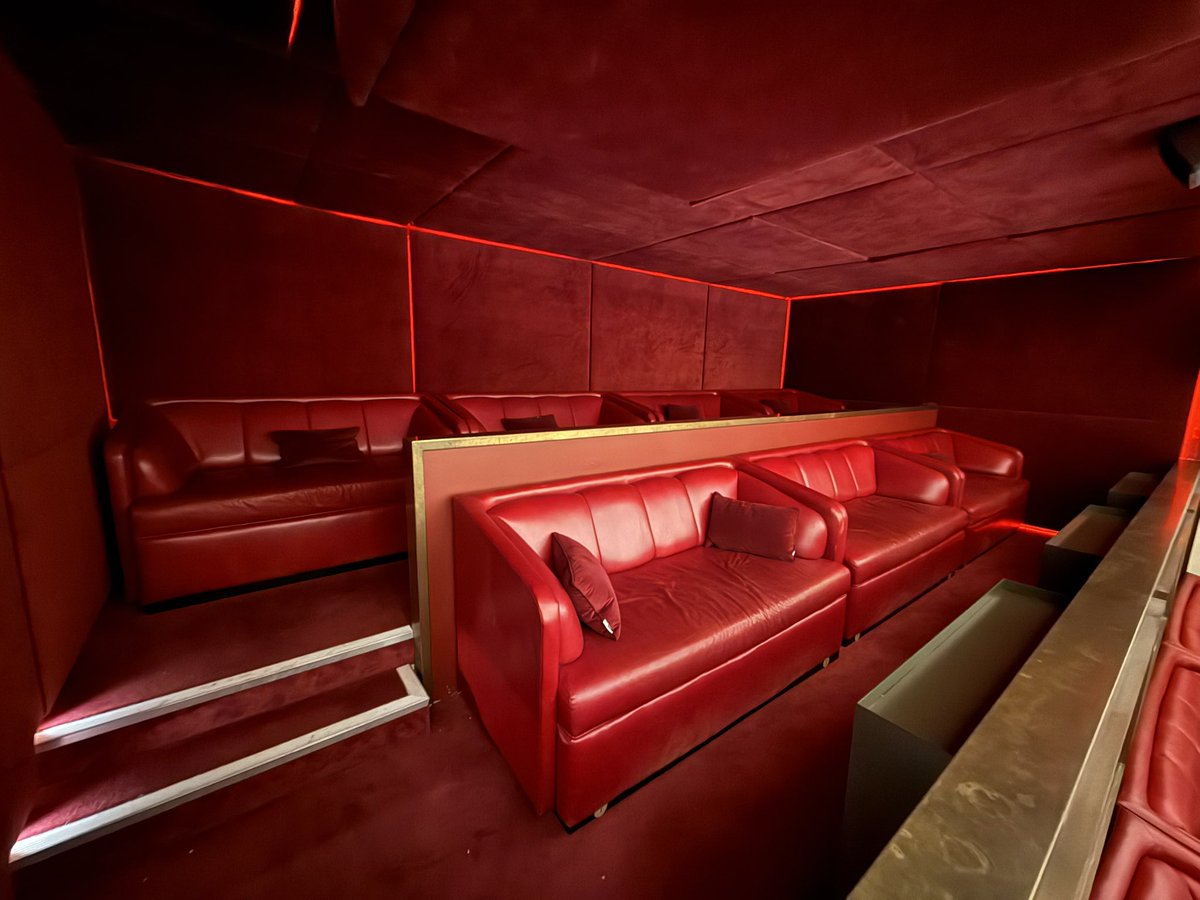 Withnail74's tweet photo. @DGS120 @YouTube Projection booth is now just an extra raised seating area at the back. Presume a computer somewhere operates the projectors. https://t.co/VLk8HswInW