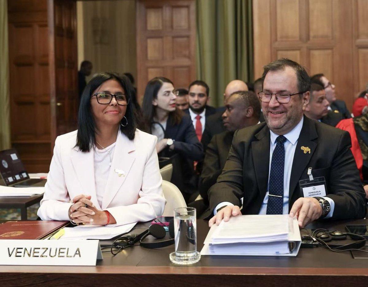 puertapsuv's tweet photo. La presidenta encargada, Delcy Rodríguez, presentó ante la Corte Internacional de Justicia (CIJ) los argumentos fundamentales que sustentan los derechos históricos de la Nación sobre la Guayana Esequiba, destacando que Venezuela es la única parte con titularidad legítima. https://t.co/LSP24QRmr5