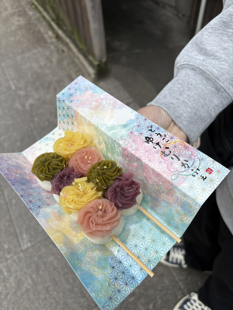 Lingcorp2012's tweet photo. おはリング🫰
本日は、先日の旅先から写真をお届け🧳
とてもカラフルな団子で見た目も味も大満足でした🤤
#企業公式相互フォロー
#企業公式春のフォロー祭り
#広報さんと繋がりたい https://t.co/pAhBi7V2aq