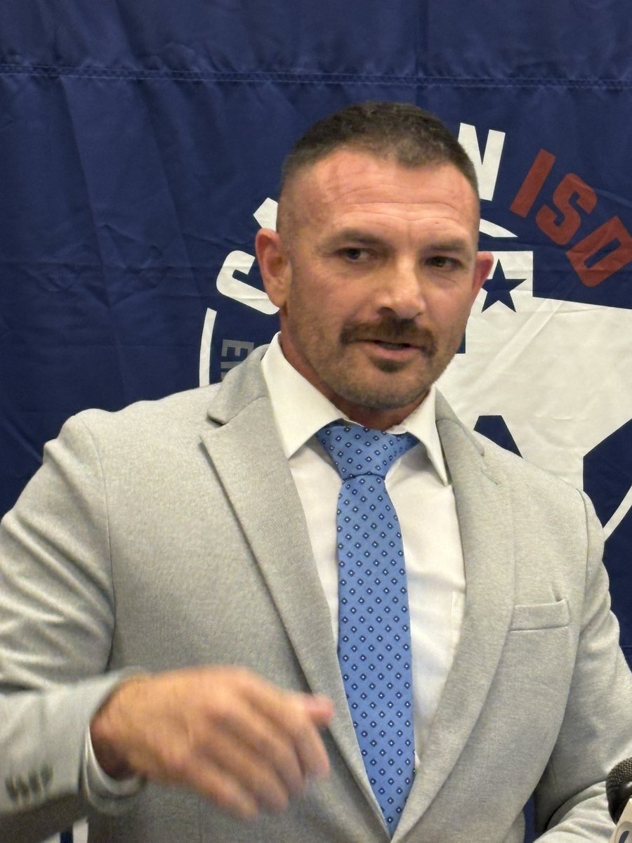lancelahnert's tweet photo. Official
@JLofton44 Jeff Lofton is the new @WPlainsFB West Plains head FB coach.
- Unanimous by CISD board
- Quite a presser. Answers passionate, informative &amp; praising/respectful to former coach @FBCoachCummings 
Paraphrasing: When this job opened I was going to fight for it! https://t.co/Ti288ZzF16