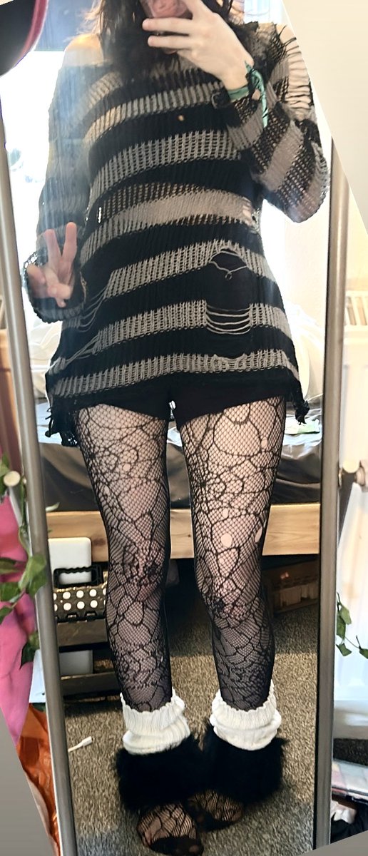 mewsofjoy's tweet photo. felt kind of sick today :~(  but i still managed to go outside ^.^ https://t.co/bUHgcXICuf