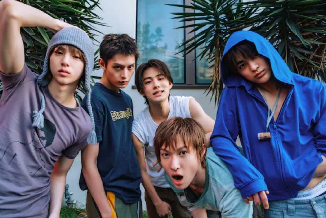 five things in this first comeback:
- cortis first win on music shows 
- ‘redred’ made into top 3 on melon
- the album’s selling over 2.31 M copies (1st week)
- the album achieved over 1.19 M copies sold on the 1st day
- also surpassed 1M pre-saves on spotify!

#CORTIS #코르티스