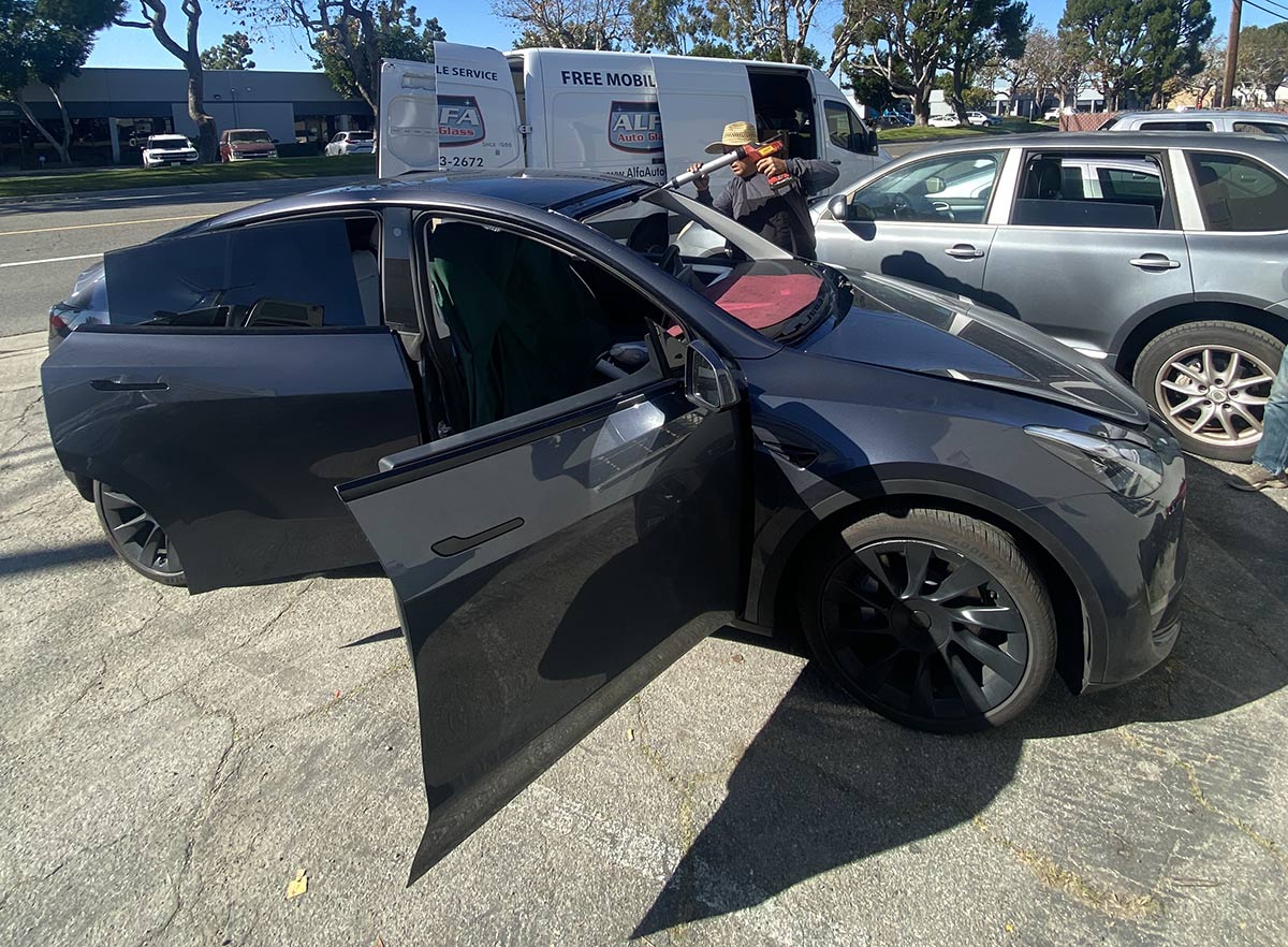 AlfaAutoGlassCA's tweet photo. At Alfa Auto Glass we replace A LOT of Tesla windshields. There was a period in 2021 where we were slammed replacing Tesla windows and windshields almost every day. We have tons of experience!

Read more:

https://t.co/ZbGeyUc0oj

Below: 2023 Tesla Model Y Windshield Replacement https://t.co/OHfP0UGDft
