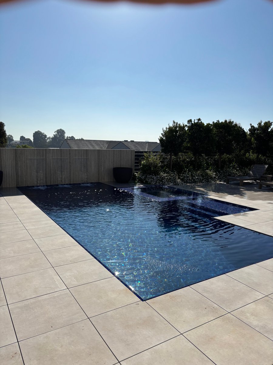 PepesPools's tweet photo. Stamped concrete and a tile-free edge? That clean modern look might be perfect for you 🔥
Imagine sleek water flowing right to the coping with no visible tile line for a smooth, seamless appearance. Pair that with beautiful stamped concrete and your backyard gets upscaled! https://t.co/964tasr8na