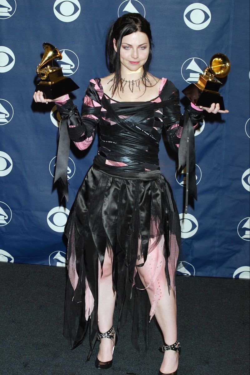 birthagod's tweet photo. I’m absolutely obsessed with the way Amy lee’s dresses implemented buckles and bandages https://t.co/Eeap8h92nJ
