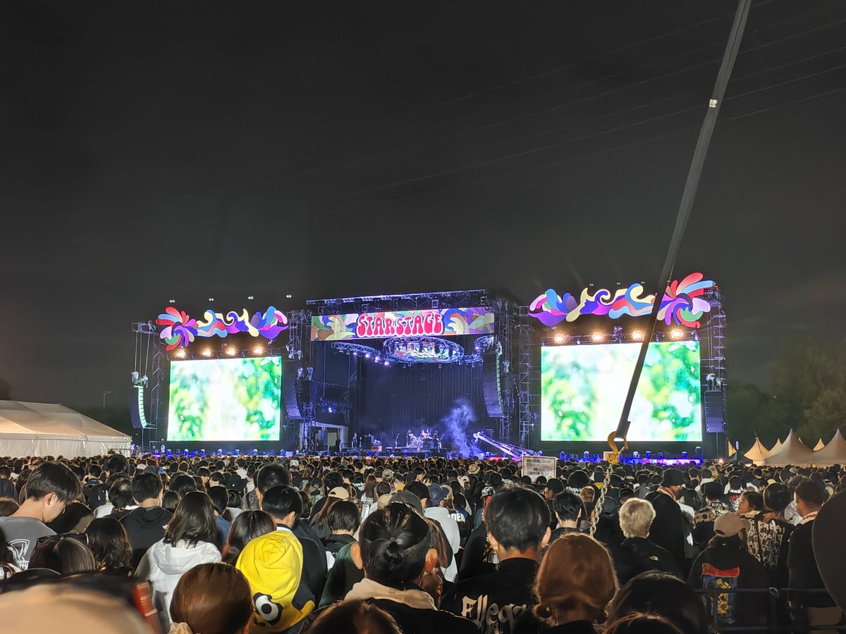 sakamoto219's tweet photo. 5/6
VIVA LA ROCK 2026
初の屋外開催でもとても快適に過ごせた
ロキノン系と比べて年齢層も幅広くて家族連れも圧倒的に多い💯
注意書きや禁止事項も少なくて判断をお客さんに委ねる感じが随所に感じられ非常に自由度の高い良いフェスだなと感じた✨✨✨
#ビバラロック https://t.co/XFqRfPHlUq