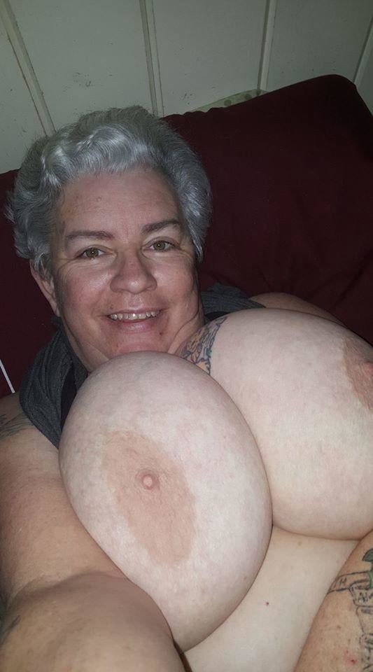 Thickkonly's tweet photo. Granny got them heavy knockers 😈🥵 
 #busty #milf #mature #chichona #bigboobs #candid #chudai https://t.co/JC8GrbOfyX