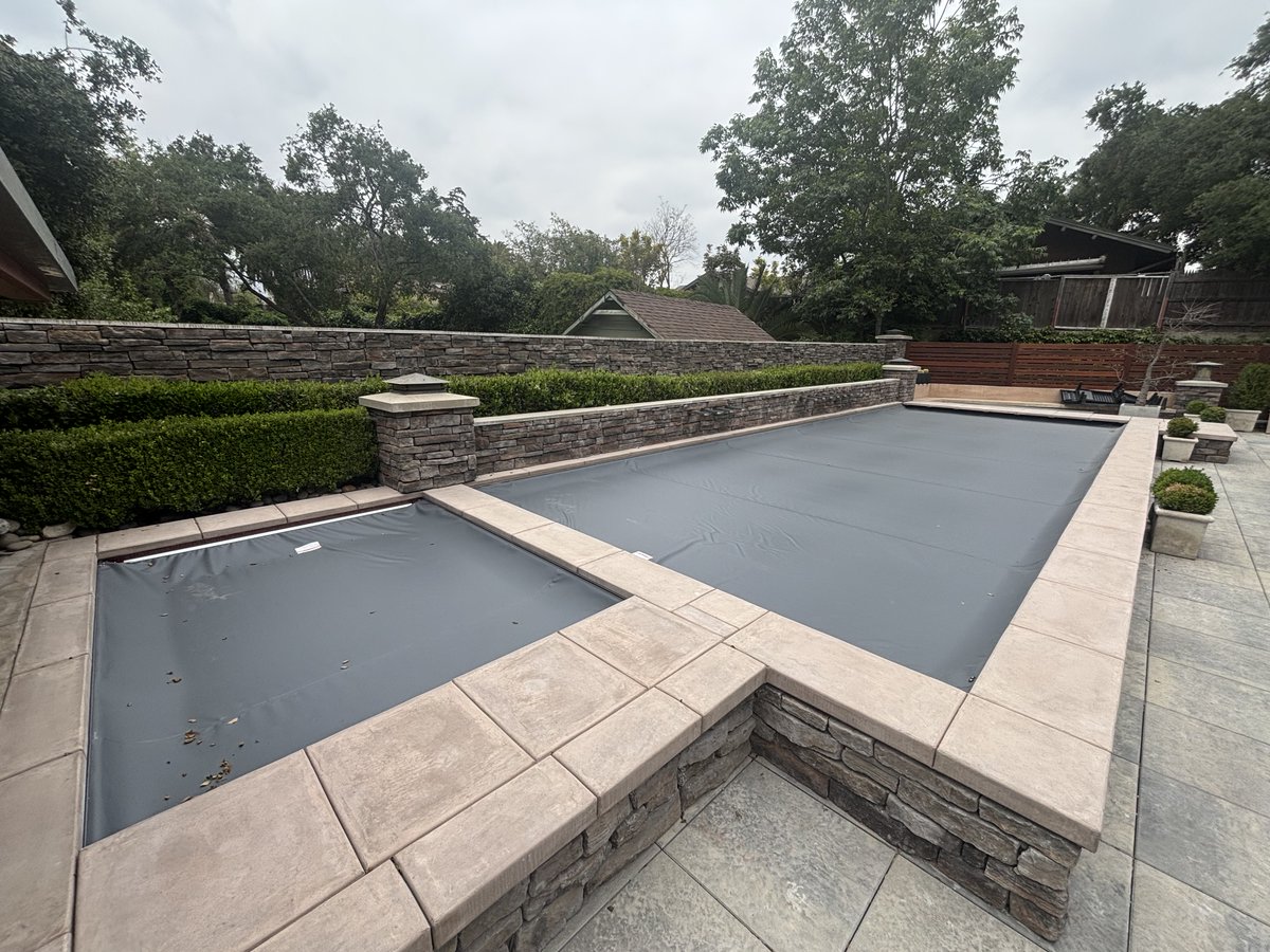 PepesPools's tweet photo. An automatic cover for BOTH your pool and spa? Why not? 🙌
Convenience meets luxury. Automatic covers help retain heat, improve safety, reduce maintenance, and keep your pool and spa cleaner year-round. Plus, they create a sleek finished appearance when closed. 🔥🏊‍♀️ https://t.co/C2WmJn9j3e