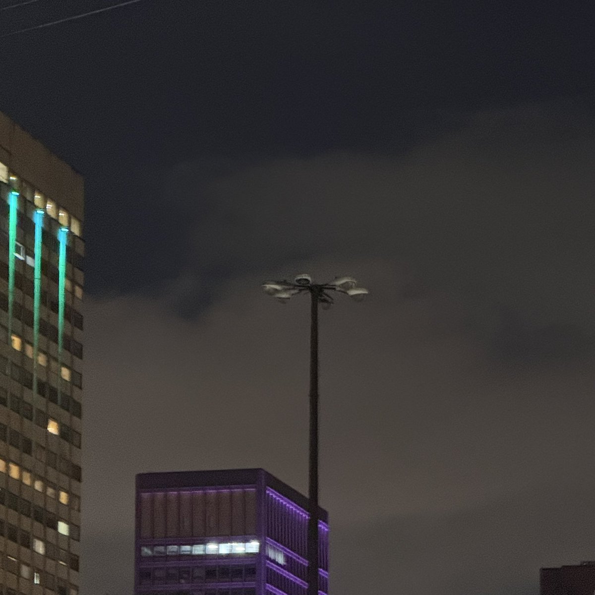 jucamara_77's tweet photo. @EnelClientesCO @EnelColombia @Bogota @Uaesp @PoliciaBogota @Citytv @AsoSandiego @ELTIEMPO @CaracolRadio por favor nos pueden ayudar a solucionar la falta de luz en la zona de la carrera 10 con calle 26 se prolifera el vandalismo y la inseguridad.  SanDiego Bta. https://t.co/lnKHqKz6eQ