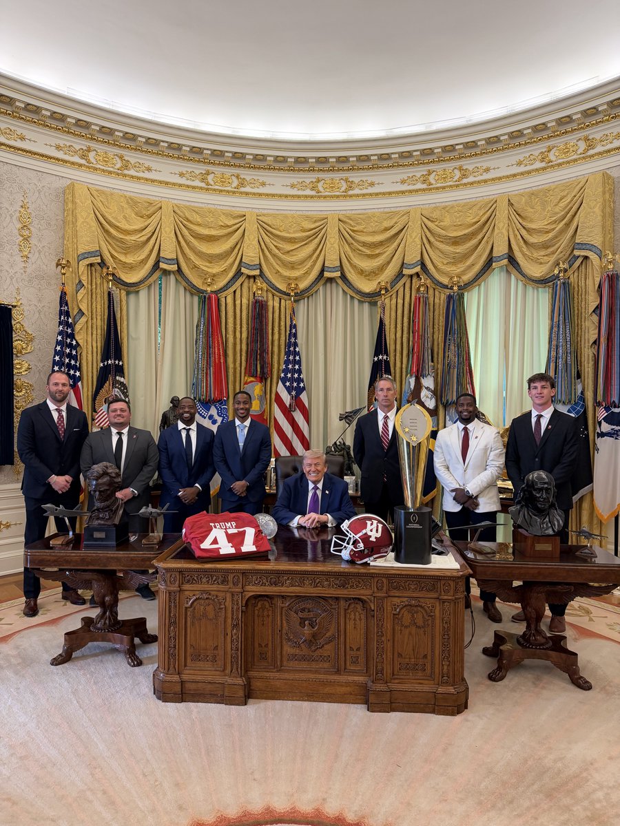 MargoMartin47's tweet photo. President @realDonaldTrump welcomed the Indiana Hoosiers to the Oval Office 🇺🇸 https://t.co/9hFjP9yGSW