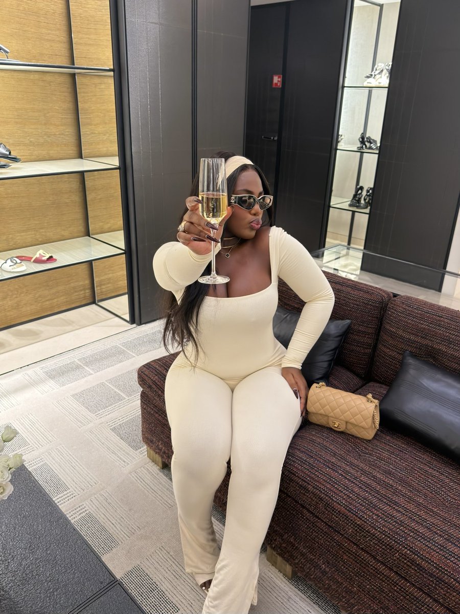 𝐌𝐞𝐥𝐚 𝐌𝐢𝐥𝐥𝐳 tweet media