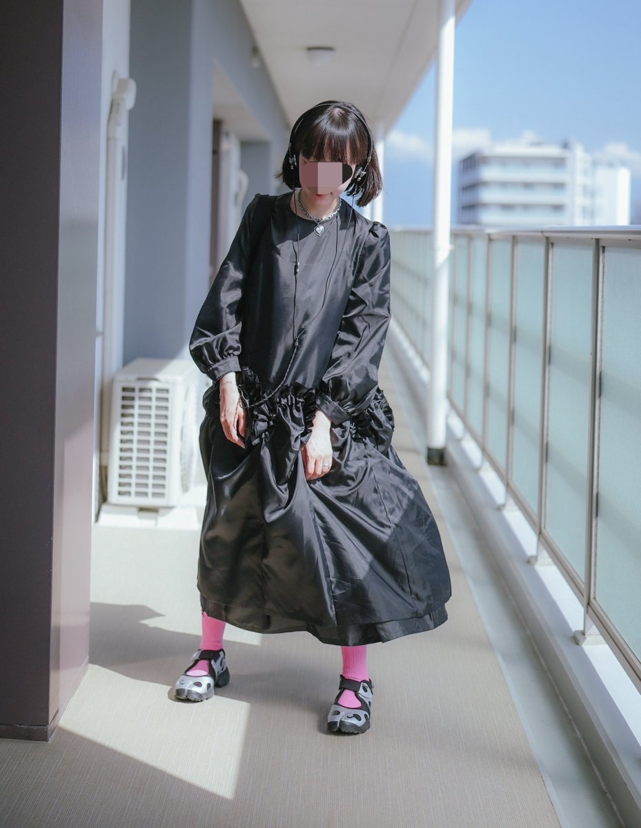 昨日の服 noir kei ninomiyaのワンピースを着ましたっ 腰回りのフリル