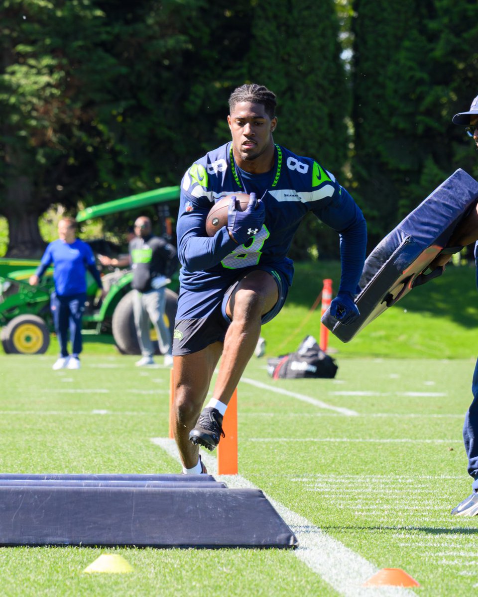 Seahawks's tweet photo. Dialed in. @Jadarian15 

More photos » https://t.co/k8Pzx8SlST https://t.co/Jli1HsBVJ4