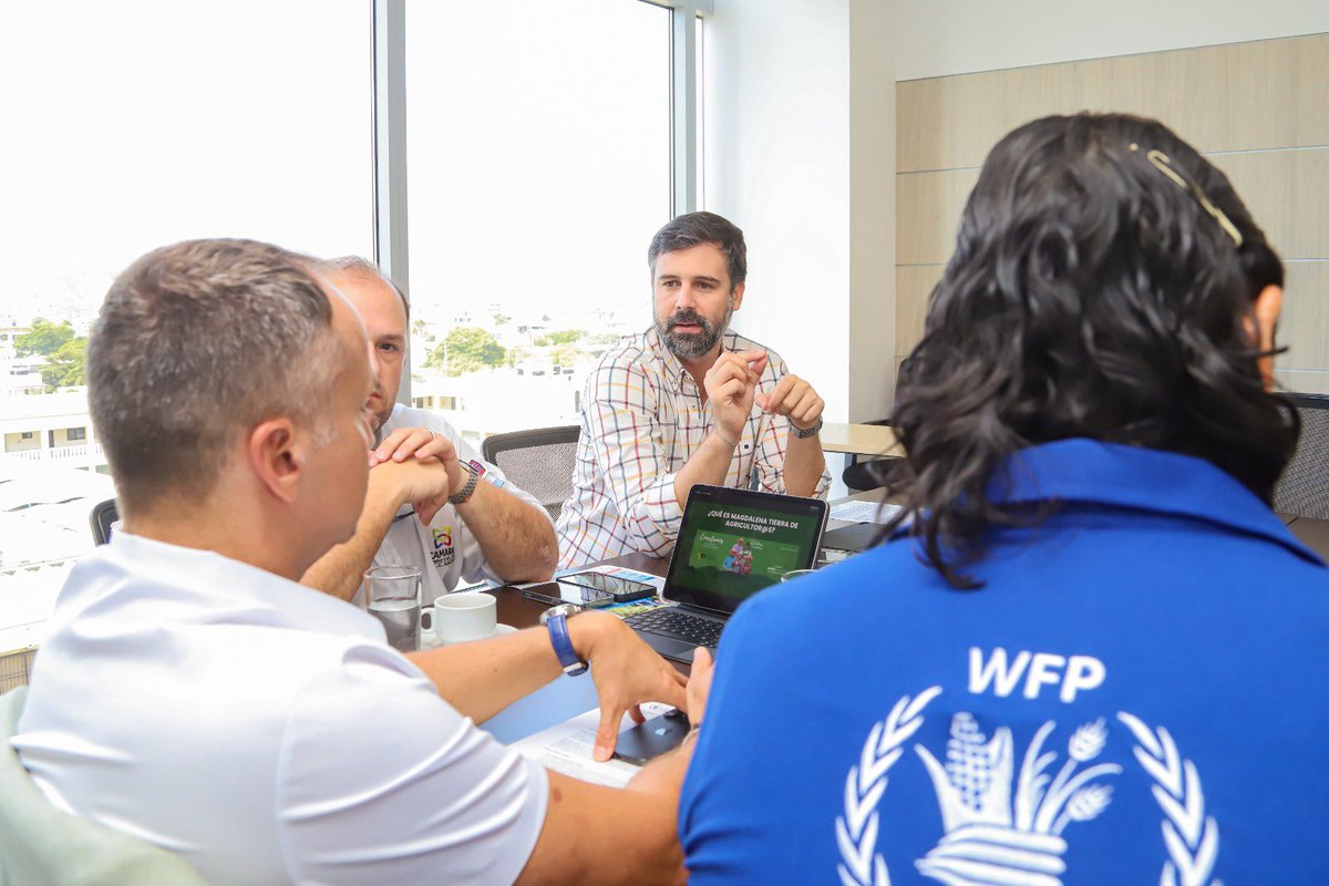 CamComercioSM's tweet photo. 1/2 La articulación institucional sigue generando oportunidades para fortalecer el desarrollo social del territorio.

El presidente ejecutivo @cjjaramillor sostuvo un encuentro con Nils Grede, director país del Programa Mundial de Alimentos @WFP_Colombia , para conocer oportunidades de trabajo conjunto que permitan ampliar el impacto de iniciativas en el Magdalena.