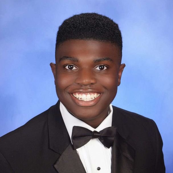 Timi Adelakun made history as the first Black valedictorian of South Broward High School in Hollywood, Florida, with a record 5.6 GPA — the highest in the school’s history.
Brilliant achievement! 🎓👏🏾