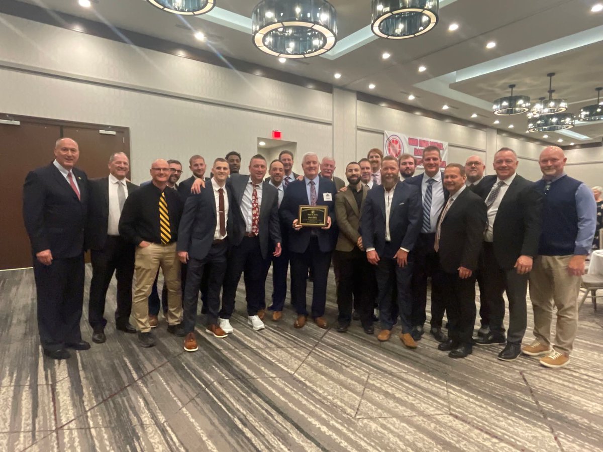SMFSchools's tweet photo. We would like to recognize the recent Hall of Fame induction of former basketball coach Dave Close. It was a meaningful celebration of a life dedicated to students, athletes, &amp; a career defined by service. Former basketball players returned to honor the man who coached them. https://t.co/1k4M83WtJz
