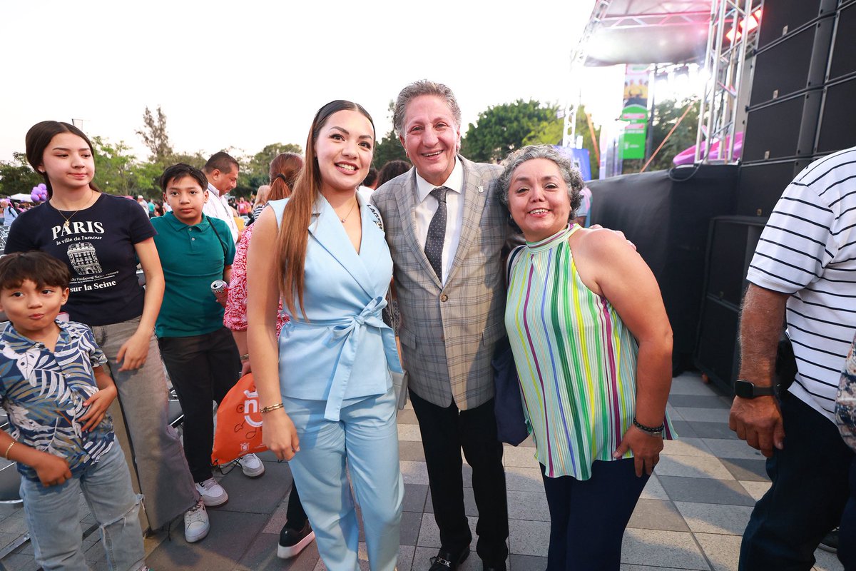 JuanJoseFrangie's tweet photo. Desde que inicié mi camino en el servicio público tuve muy claro que en Zapopan debíamos abrir más oportunidades para que las mujeres pudieran salir adelante y cumplir sus sueños.

Hoy, después de más de 10 años de trabajo, me llena de orgullo ver historias como la de Patricia Álvarez, quien llegó a nuestras Academias Municipales con ganas de aprender y hoy es una emprendedora que está sacando adelante a su familia. Eso nos confirma que vamos por el camino correcto.
Y así vamos a seguir: trabajando a otro nivel para que más mujeres tengan herramientas, oportunidades y el respaldo que necesitan para salir adelante.