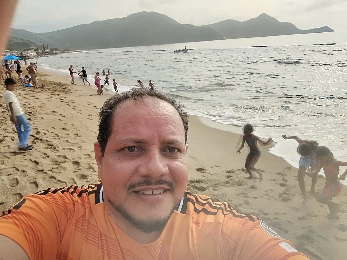 OmarLinarez3's tweet photo. Relax en la playa https://t.co/YWZcm4Vgtj