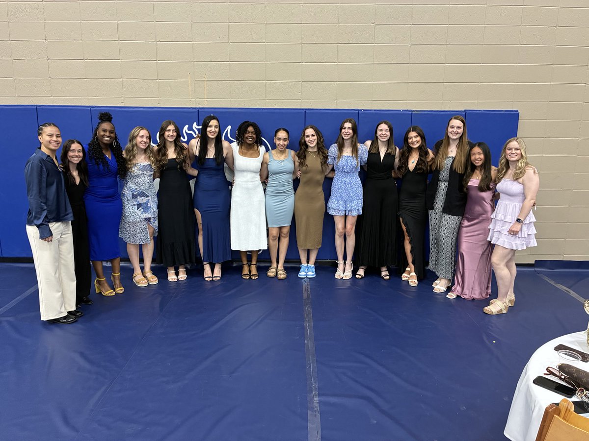 MMU_WBB's tweet photo. Honored to be a part of the Golden Horseshoe Awards this year! Proud of our team and all their success. Thank you CSA for a great event! 🎉🏀
#WeAreOne #Stangsgang https://t.co/crtc0cVQW7