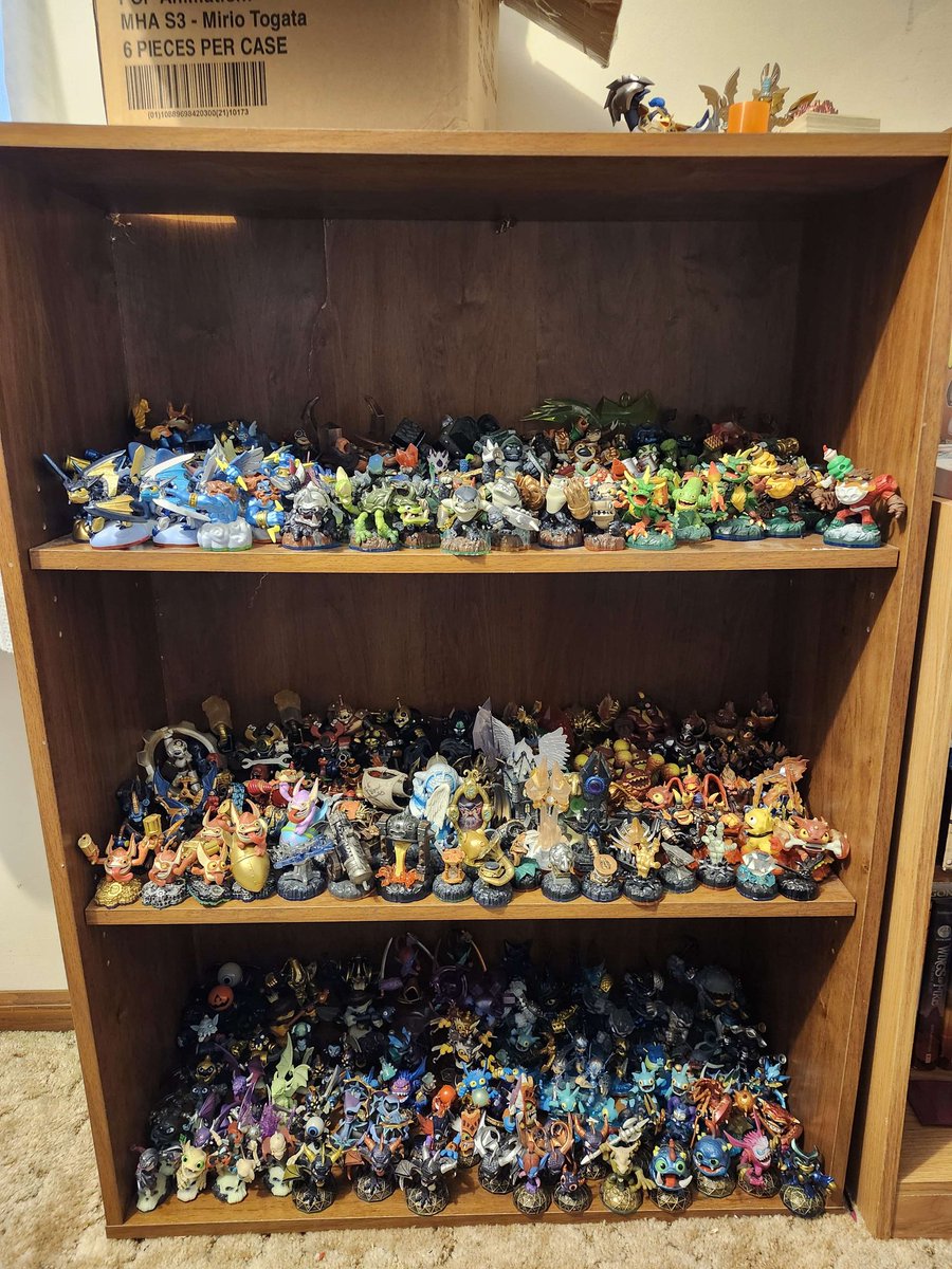 AerilAri97's tweet photo. Be honest, is this more skylanders than normal? https://t.co/nOEJoCv0uy