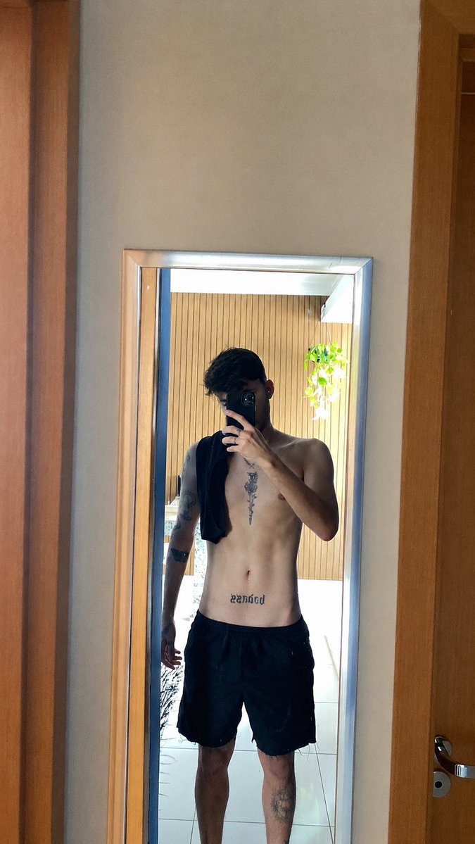 𝖛 𝖎 𝖓 𝖎 tweet media