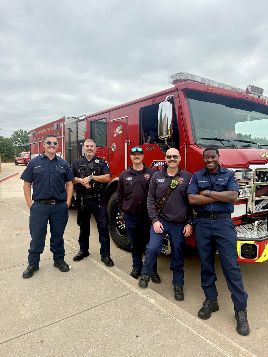 DentonCountyESD's tweet photo. Lights, sirens, and lots of great questions! 🚒🚑🚔🚁

Denton County Emergency Services District No. 1 &amp; 2 had a blast spending the day with students at Career Day alongside our friends from PHI Air Medical Denton and Bartonville Police Department. https://t.co/94oByZrnki