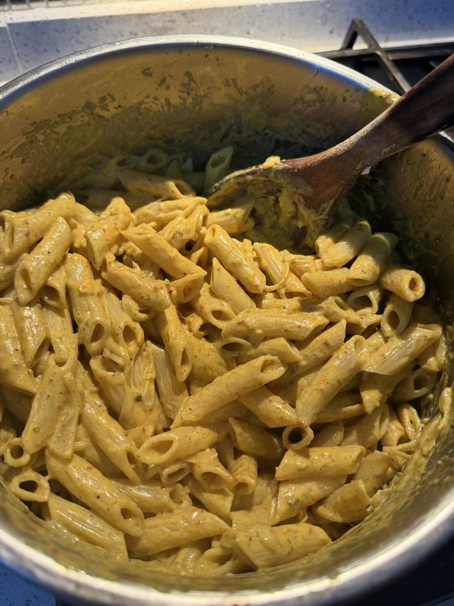 zerriniffettuly's tweet photo. buisin patentini aliyoeum #chefdiva #chef #pesto #krema #makarna #nilayddiva https://t.co/NDOPNxnmqD