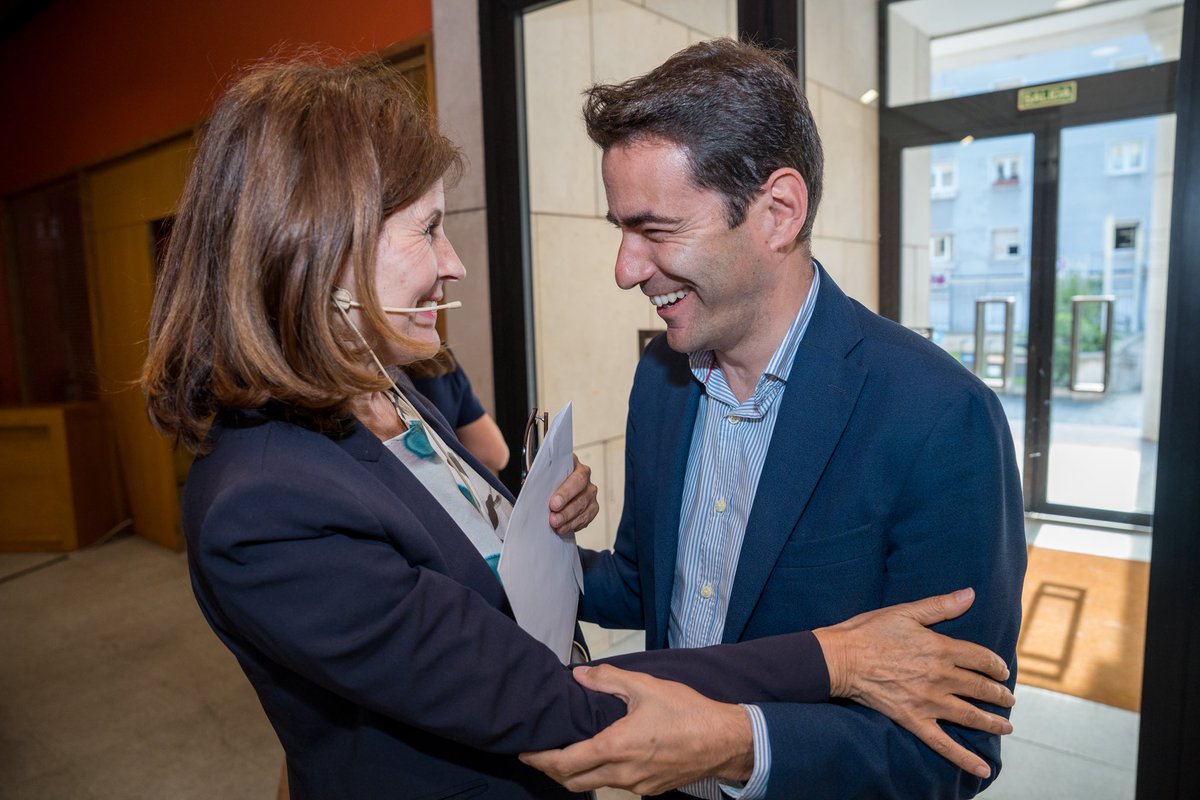 pedro_casares's tweet photo. Hoy, junto a la rectora @conchilopezf, en la presentación de dos nuevas titulaciones, que podrán cursarse en @unican a partir del próximo curso: el grado en Inteligencia de Negocio y Analítica de Datos; y el grado en Gestión de Proyectos Internacionales de Ingeniería Civil. https://t.co/rxfhjXdZUP