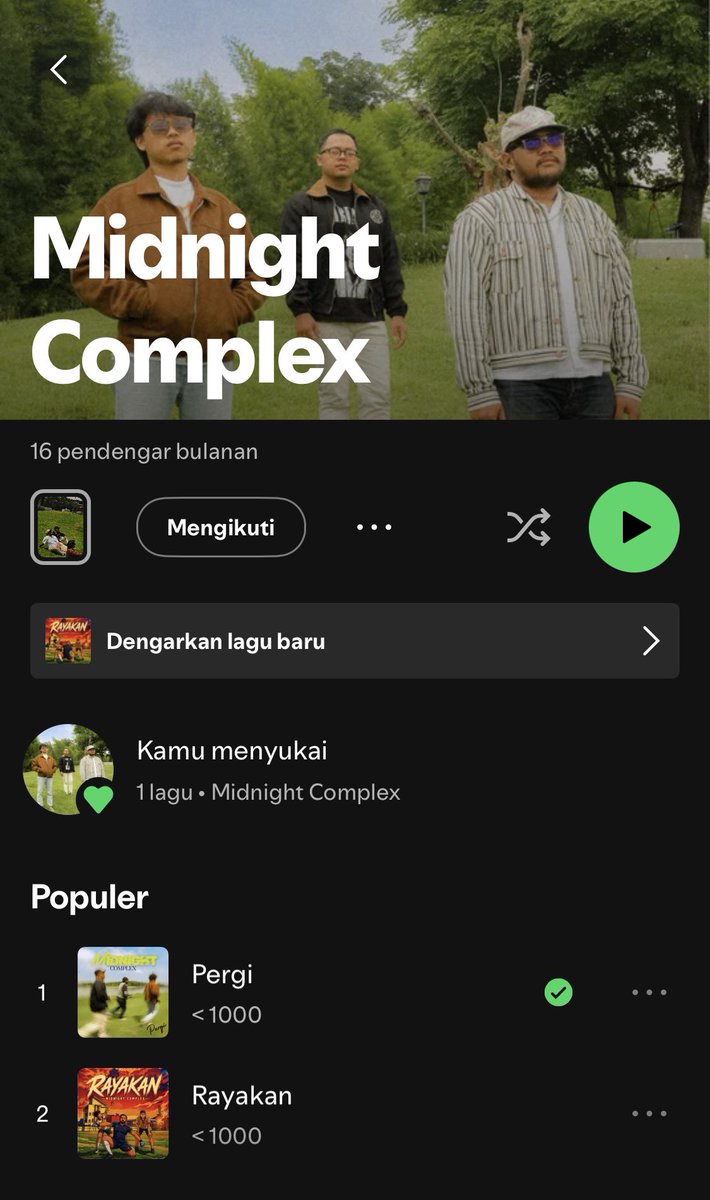 imightystones's tweet photo. dimasa yg sekarang gua yg coba buat ngajak sama temen2 sekitaran rumah kaya yg sebelumnya, alhamdulillah udah ngerasain berbagai experience gimana rekaman, take vokal, sibuk latihan, cari2 gigs, sampe bisa punya rilisan resminya.. https://t.co/dBmYCaDGLJ