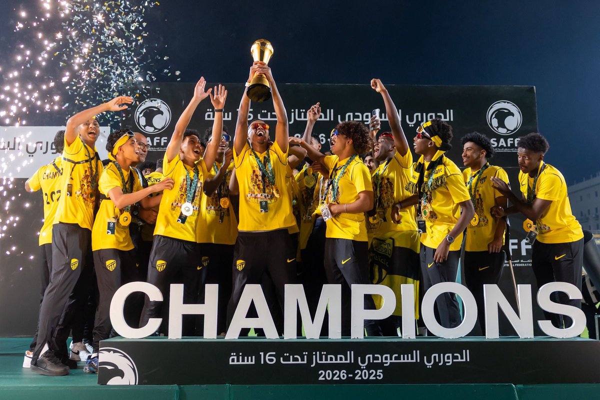 ITTI8N's tweet photo. من مراسم تتويج فريق #الاتحاد تحت 16 عام بكأس الدوري السعودي الممتاز 2025/2026 🏆💛! https://t.co/Dt7Xp3s1GX
