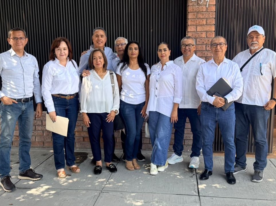 Hoy me reuní con jubilados de la CFE que hoy enfrentan una realidad injusta: la reducción de sus pensiones.💸

Desde el PAN seguiremos levantando la voz y trabajando para defender los derechos de quienes dedicaron toda una vida al servicio de México. 

Las familias no merecen