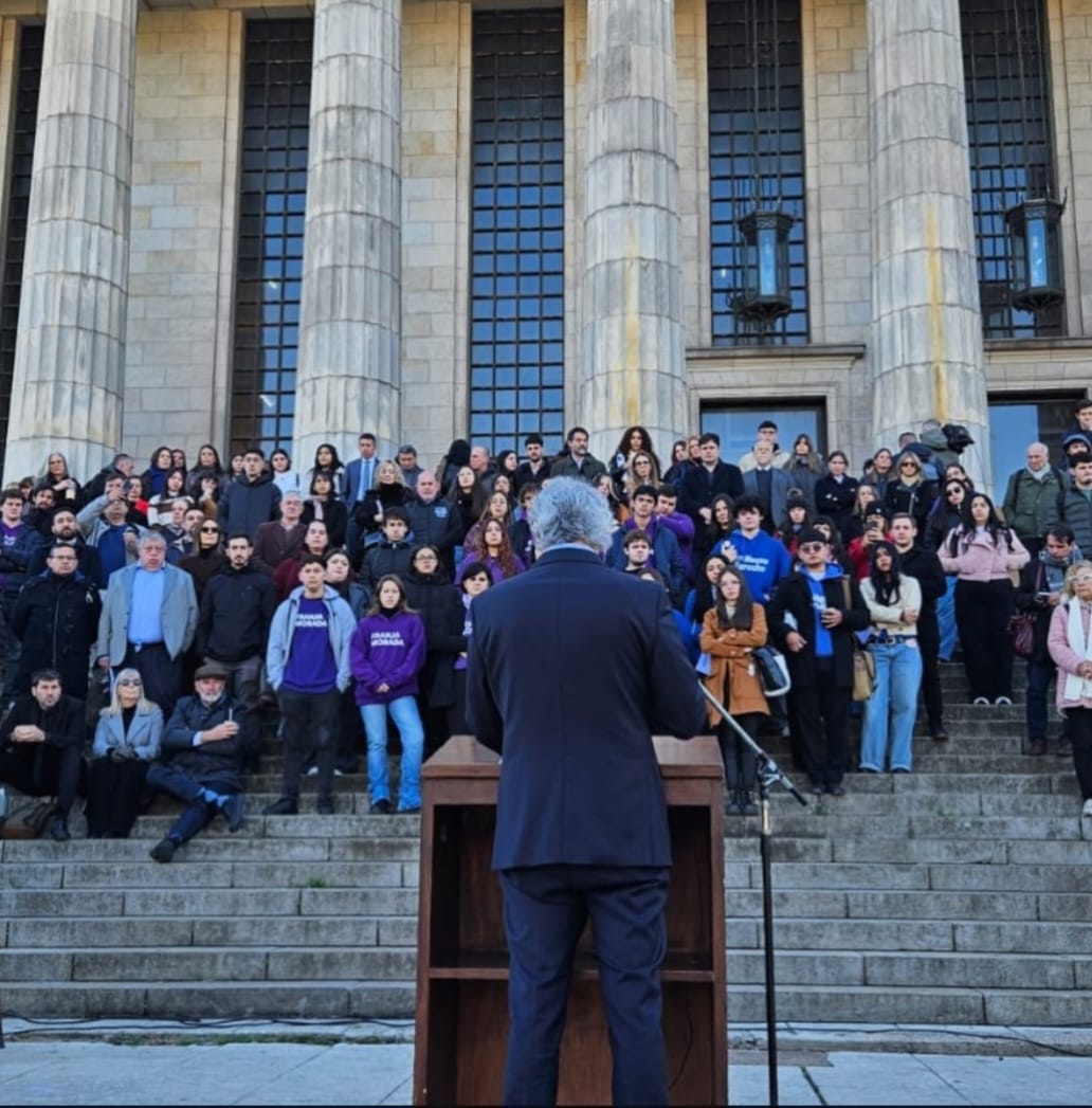sebadestefano's tweet photo. HOY CLASE PUBLICA EN @DerechoUBA

El decano de la facultad de derecho al frente de la clase pública en defensa la Universidad pública, gratuita, cogobernada, laica y de calidad. https://t.co/Tdi4YRcemp