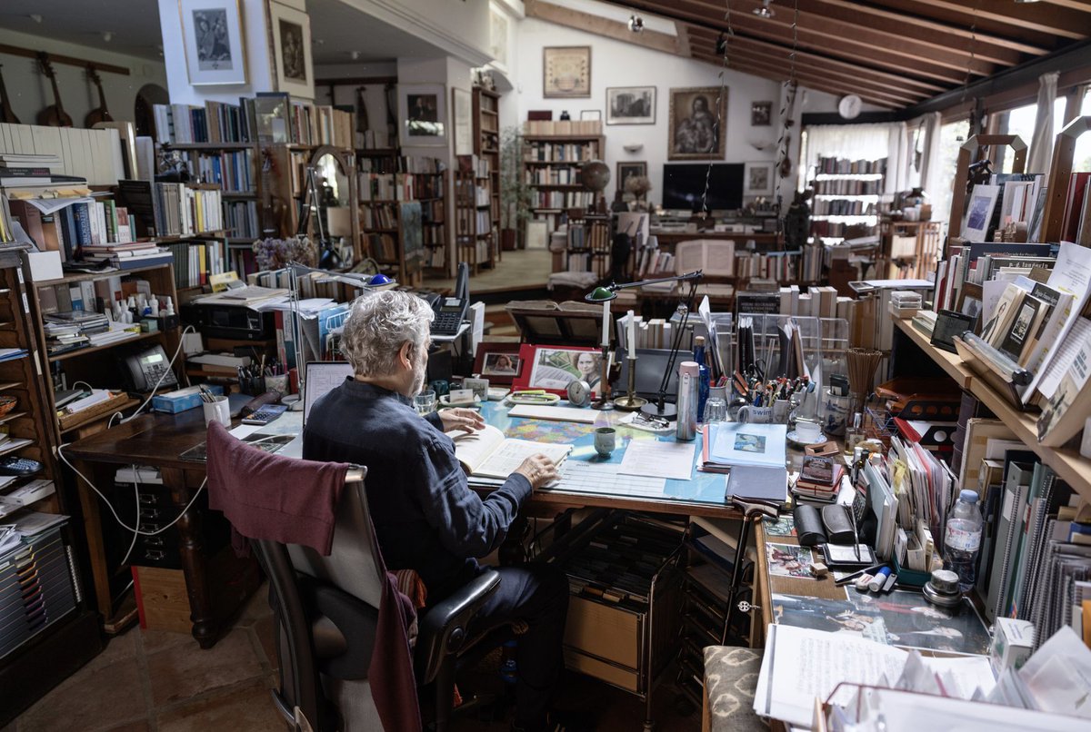 PaulSkallas's tweet photo. I wondered what type of house Jordi Savall lives in. Looks about right. https://t.co/epBmjVAcM9