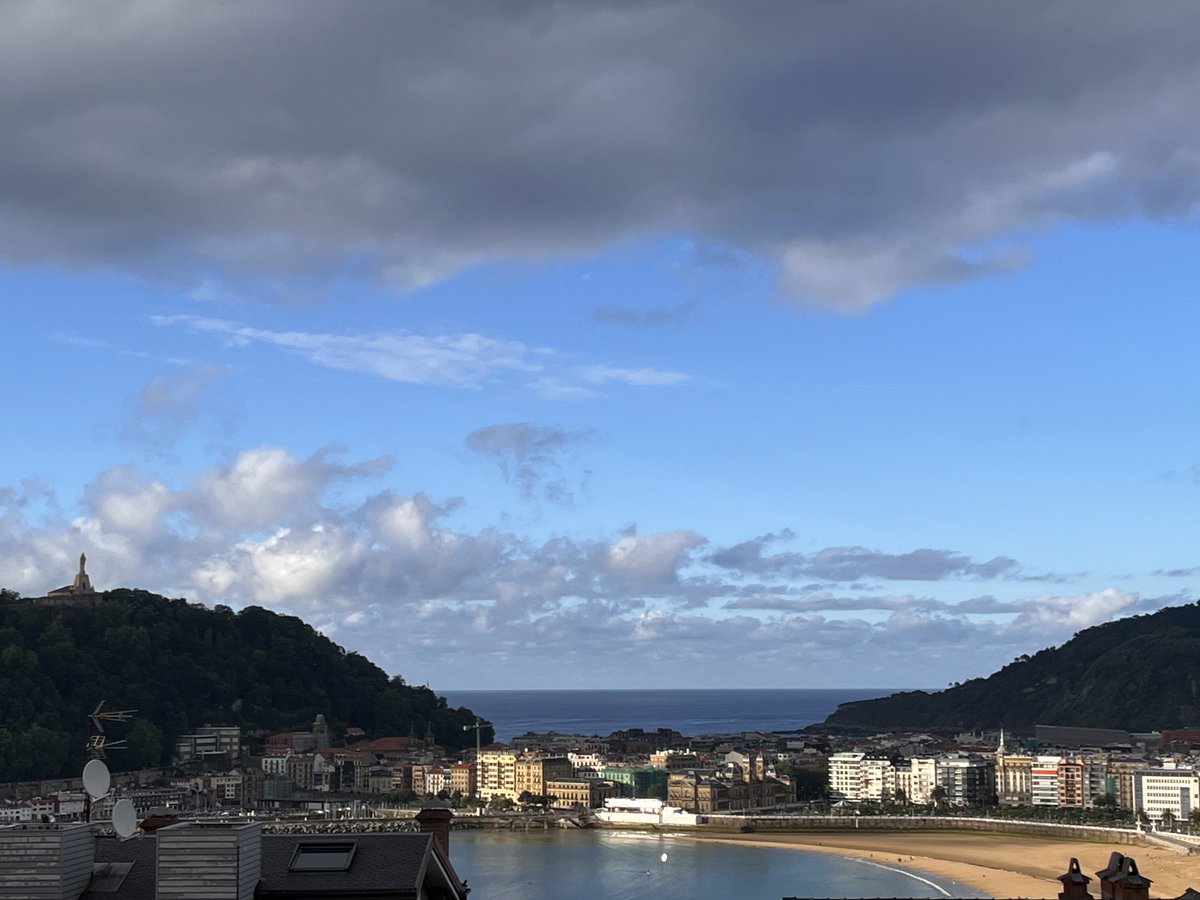 pazdecorral's tweet photo. Atardecer en San Sebastián https://t.co/KBTGilfup6