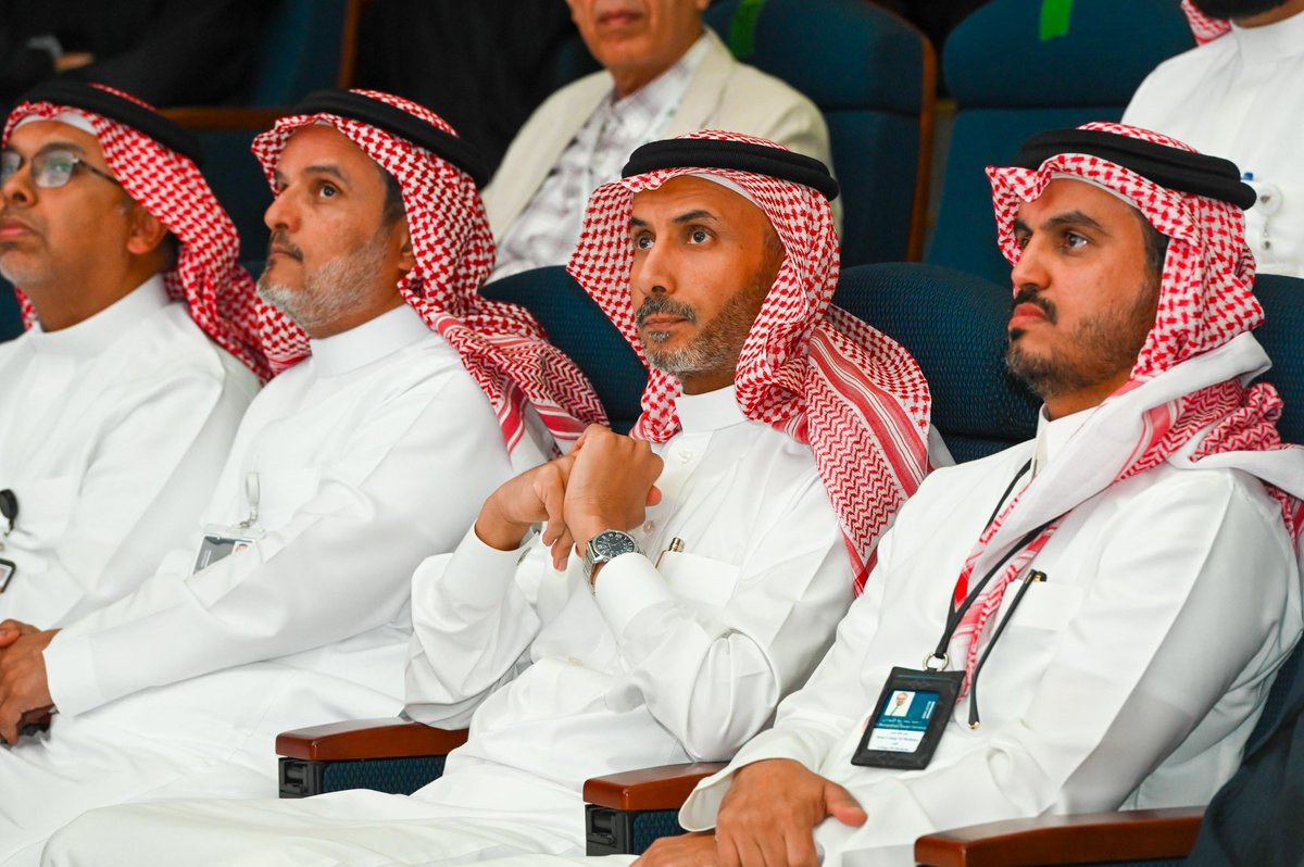 bosalmanjo's tweet photo. افتتح رئيس جامعة الإمام عبدالرحمن بن فيصل أ.د. فهد الحربي يوم البحث الثامن بكلية الطب، والذي شهد عرض 48 بحثًا طلابيًا في الابتكارات الطبية والدراسات السريرية. ويؤكد الحدث اهتمام الجامعة بدعم البحث العلمي والابتكار وإعداد كوادر وطنية تسهم في تطوير مستقبل الرعاية الصحية، واختُتم بتكريم أفضل أربعة أبحاث
@IAU_KSA