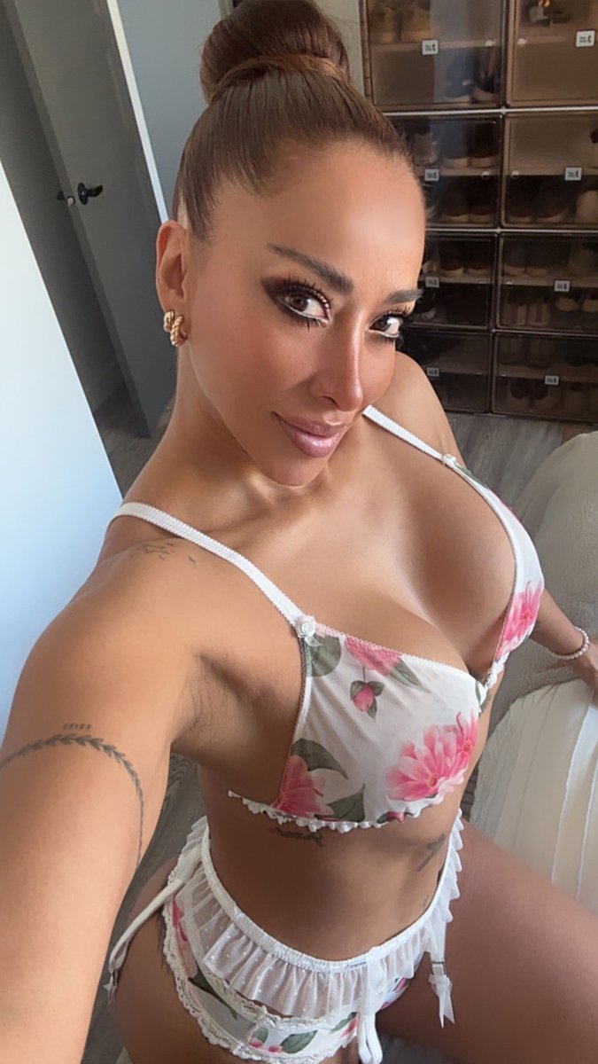 ZulmaLancheros's tweet photo. Looking innocent was part of the plan.

#SoftButDangerous #PrettyMood #FlirtyVibes #SweetAndSpicy #FeminineEnergy #CuteButNotInnocent #LingerieMood #AestheticBody #ConfidentWomen #PlayfulEnergy #LookCloser #SoftSeduction #DangerousSmile #BodyConfidence #Tease https://t.co/iqJtMaQRps
