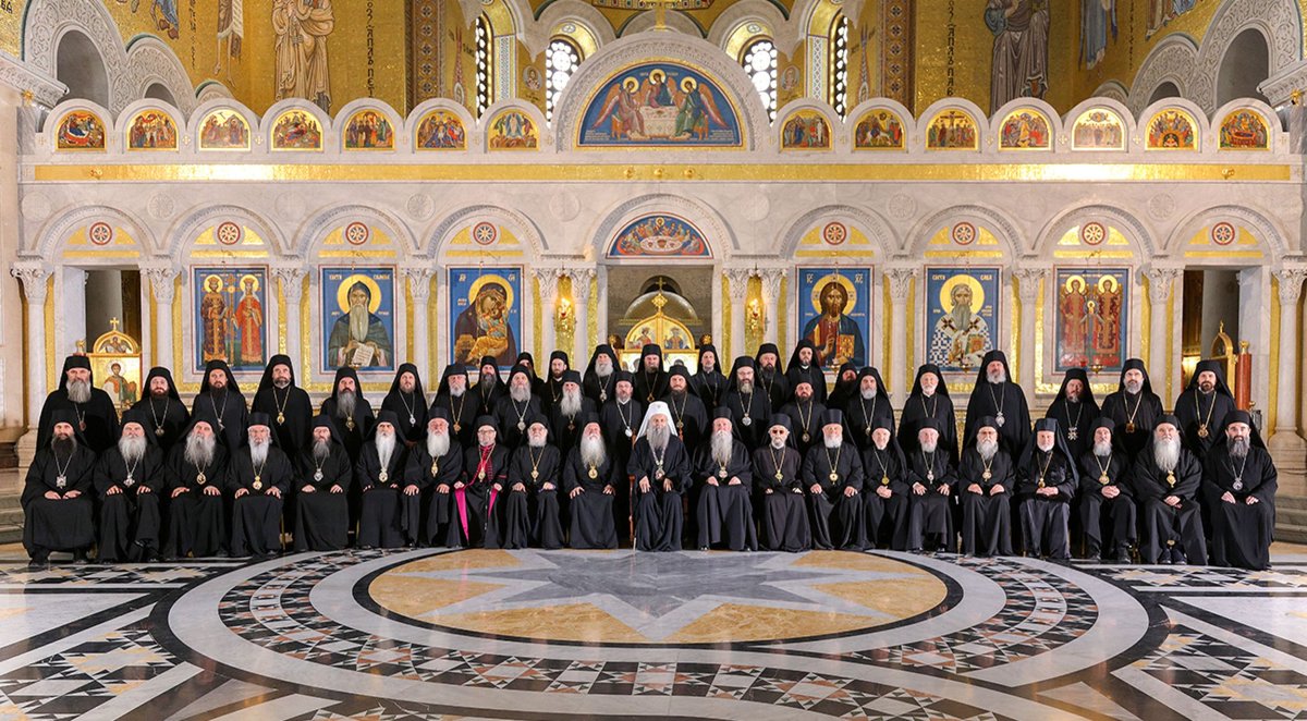 Ово је ПОСЛЕДЊА шанса епископима да пониште Перићеве и Буловићеве, као и Вучићеве одлуке.

АКО НИШТА НЕ УРАДИТЕ НА ОВОМ САБОРУ И НЕ СТАНЕТЕ УЗ НАРОД, НАРОД ЋЕ ВАС СЕ ОДРЕЋИ.

44 ЕПИСКОПА И 12 ВИКАРНИХ ЕПИСКОПА НЕ ОДЛУЧУЈУ О НАШОЈ СУДБИНИ, ВЕЋ О СВОЈОЈ. ПРОСТО ЈЕ, ИЛИ СЛУЖИТЕ