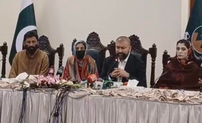 MeerLangau's tweet photo. Women our Pride and Honour, today's Press Conference by CM @PakSarfrazbugti has categorically conveyed message to those elements who are exploiting women. Cultural values are degraded, and humiliating women for achieving malafide  objectives must be stopped. No society accepts such actions, and our geographical dynamics are even more sensitive. Our LEAs have extraordinarily performed by unveiling net work using women as tools, and this is enough for all of us to understand the motives behind. This is not any battle for freedom, but downgrading social values. This os shameful act for those who have used mothers and sisters as shields. Honour and respect of women holds value to each of us.