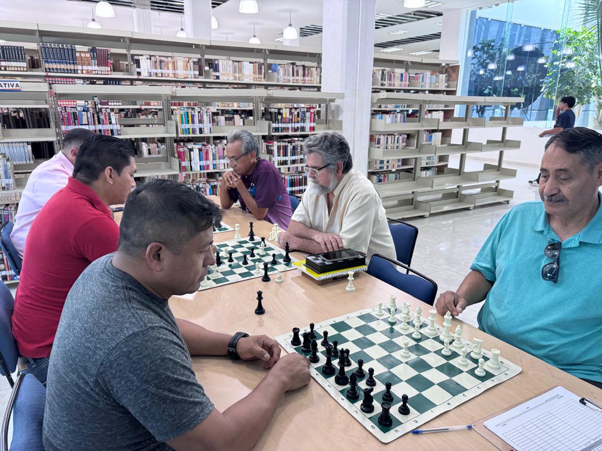 BibDigitalUACam's tweet photo. ¡𝙇𝙤𝙨 𝙚𝙨𝙥𝙚𝙧𝙖𝙢𝙤𝙨! 
Miércoles de #Ajedrez #ClubUniversitariodeAjedrez
Aprendiendo y disfrutando en un entorno seguro
Todos los miércoles de 11:00 a 13:00 horas.
Sala de Usos Múltiples de la Biblioteca Central "Gral. José Ortiz Ávila".
Instructor: Alejandro Mora. https://t.co/MZrd3bSp3b