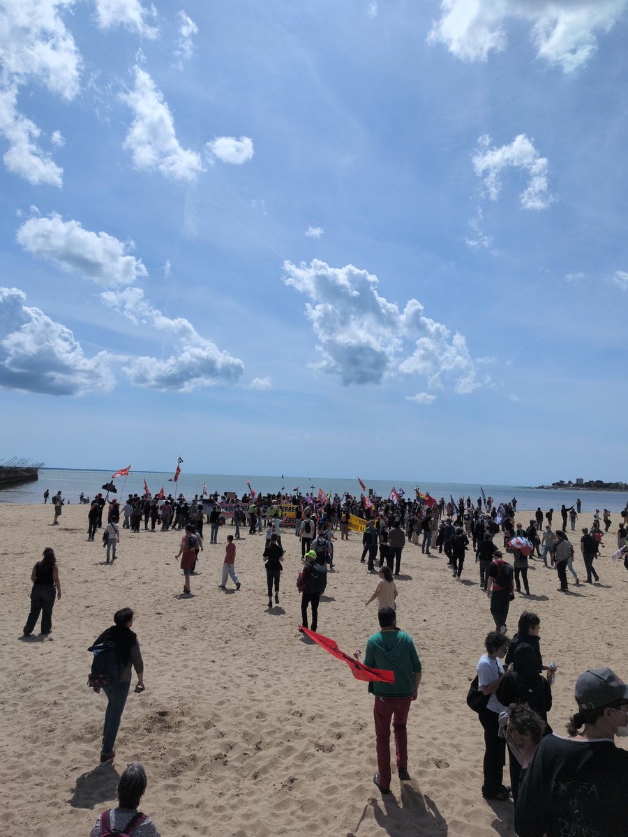 WeDoNotEnlist's tweet photo. 📍#France: anti-militarist demo against french aircraft in Saint-Nazaire called by @GuerrelaGuerre &amp; antifascist commemorations in several cities with participation of @jcommunistes_ @FRYoungStruggle 

#May8 #WeDoNotenlist https://t.co/lp15N7zwr8