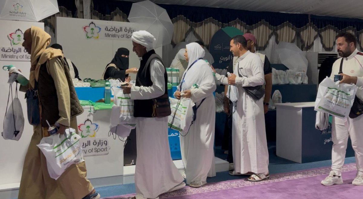 Sharaf5596's tweet photo. #صور | 

بإشراف ومتابعة سمو #أمير_منطقة_تبوك ووسط منظومة متكاملة من الخدمات بمدينة الحجاج بمنفذ حالة عمار تواصل ؛ #جمعية_خدمة_ضيوف_الرحمن #شرف بـ #تبوك  استقبال ضيوف الرحمن القادمين لأداء مناسك  #حج_1447هـ  
 #حياكم_الله https://t.co/mffRLoqtXw
