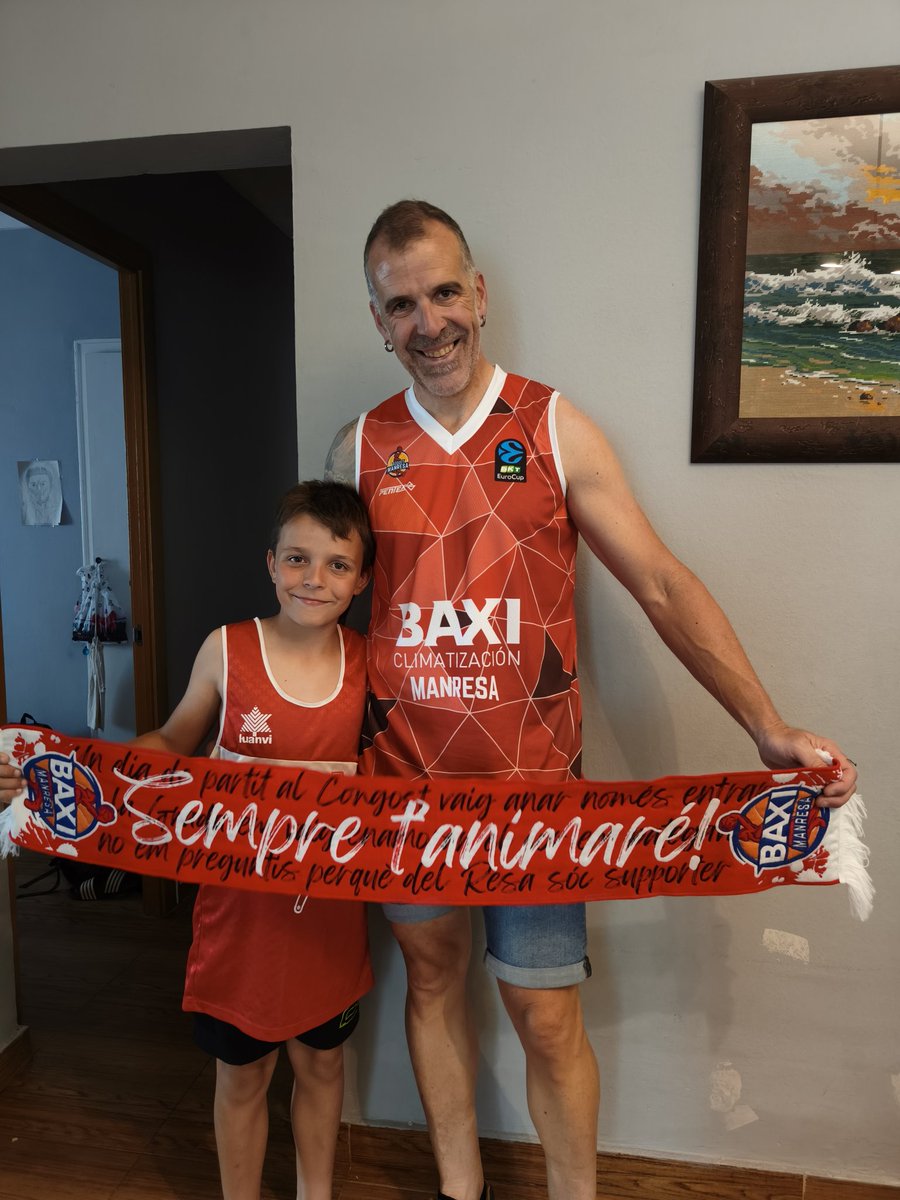 jordimasfepesa's tweet photo. Ens ajudeu @BasquetManresa @gradanimacio ?
El meu fill es fan d'en Kao!
Demà serem a Girona a animar el Resa, i li encantaria tenir una foto i la firma d'en Kao!
Que n'hem dieu? @elGanxoTV 
Va que li faria molta il·lusió! https://t.co/8Zhr8i38dw