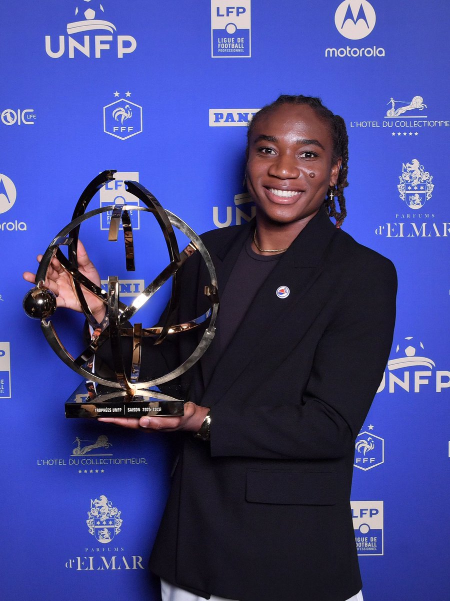 Haitianaute's tweet photo. ⚽🇫🇷 𝗠𝗲𝗶𝗹𝗹𝗲𝘂𝗿𝗲𝘀 𝗷𝗼𝘂𝗲𝘂𝘀𝗲𝘀 𝗱𝗲 𝗹𝗮 𝗣𝗿𝗲𝗺𝗶è𝗿𝗲 𝗟𝗶𝗴𝘂𝗲 𝗳é𝗺𝗶𝗻𝗶𝗻e 𝗱𝗲 𝗙𝗿𝗮𝗻𝗰𝗲 🇫🇷

🏆 2026 — 𝑴𝒆𝒍𝒄𝒉𝒊𝒆 𝑫𝒖𝒎𝒐𝒓𝒏𝒂𝒚 (OL) 🇭🇹
🏆 2025 — 𝑪𝒍𝒂𝒓𝒂 𝑴𝒂𝒕𝒆𝒐 (Paris FC) 🇫🇷
🏆 2024 — 𝑻𝒂𝒃𝒊𝒕𝒉𝒂 𝑪𝒉𝒂𝒘𝒊𝒏𝒈𝒂 (PSG) 🇲🇼
🏆 2023 — 𝑫𝒆𝒍𝒑𝒉𝒊𝒏𝒆 𝑪𝒂𝒔𝒄𝒂𝒓𝒊𝒏𝒐 (OL) 🇫🇷
🏆 2022 — 𝑴𝒂𝒓𝒊𝒆-𝑨𝒏𝒕𝒐𝒊𝒏𝒆𝒕𝒕𝒆 𝑲𝒂𝒕𝒐𝒕𝒐 (PSG) 🇫🇷
🏆 2021 — 𝑲𝒂𝒅𝒊𝒅𝒊𝒂𝒕𝒐𝒖 𝑫𝒊𝒂𝒏𝒊 (PSG) 🇬🇳
🏆 2020 — ❌ (cérémonie annulée — Covid)
🏆 2019 — 𝑫𝒛𝒔𝒆𝒏𝒊𝒇𝒆𝒓 𝑴𝒂𝒓𝒐𝒛𝒔á𝒏 (OL) 🇩🇪
🏆 2018 — 𝑫𝒛𝒔𝒆𝒏𝒊𝒇𝒆𝒓 𝑴𝒂𝒓𝒐𝒛𝒔á𝒏 (OL) 🇩🇪
🏆 2017 — 𝑬𝒖𝒈é𝒏𝒊𝒆 𝑳𝒆 𝑺𝒐𝒎𝒎𝒆𝒓 (OL) 🇫🇷
🏆 2016 — 𝑨𝒅𝒂 𝑯𝒆𝒈𝒆𝒓𝒃𝒆𝒓𝒈 (OL) 🇳🇴