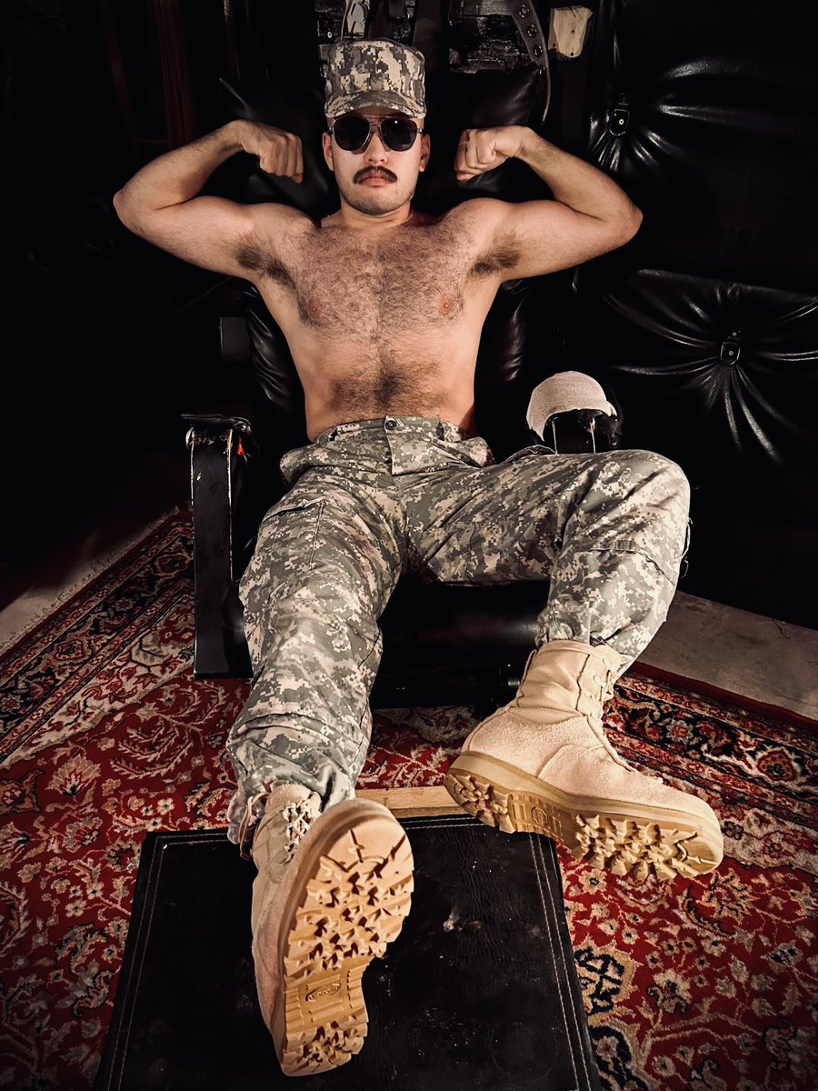 BoundForUse's tweet photo. Someone needs to take on the task of worshipping these boots and pits 😈 https://t.co/v4fjkaGByb